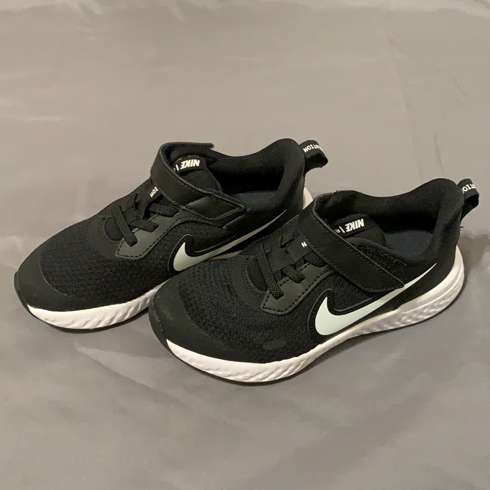 Toddler Nike Revolution